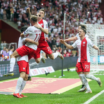 Polscy zawodnicy cieszą się ze zdobytego gola