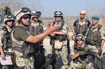 Polscy żołnierze w Camp Babilon w Iraku, marzec 2004 rok
