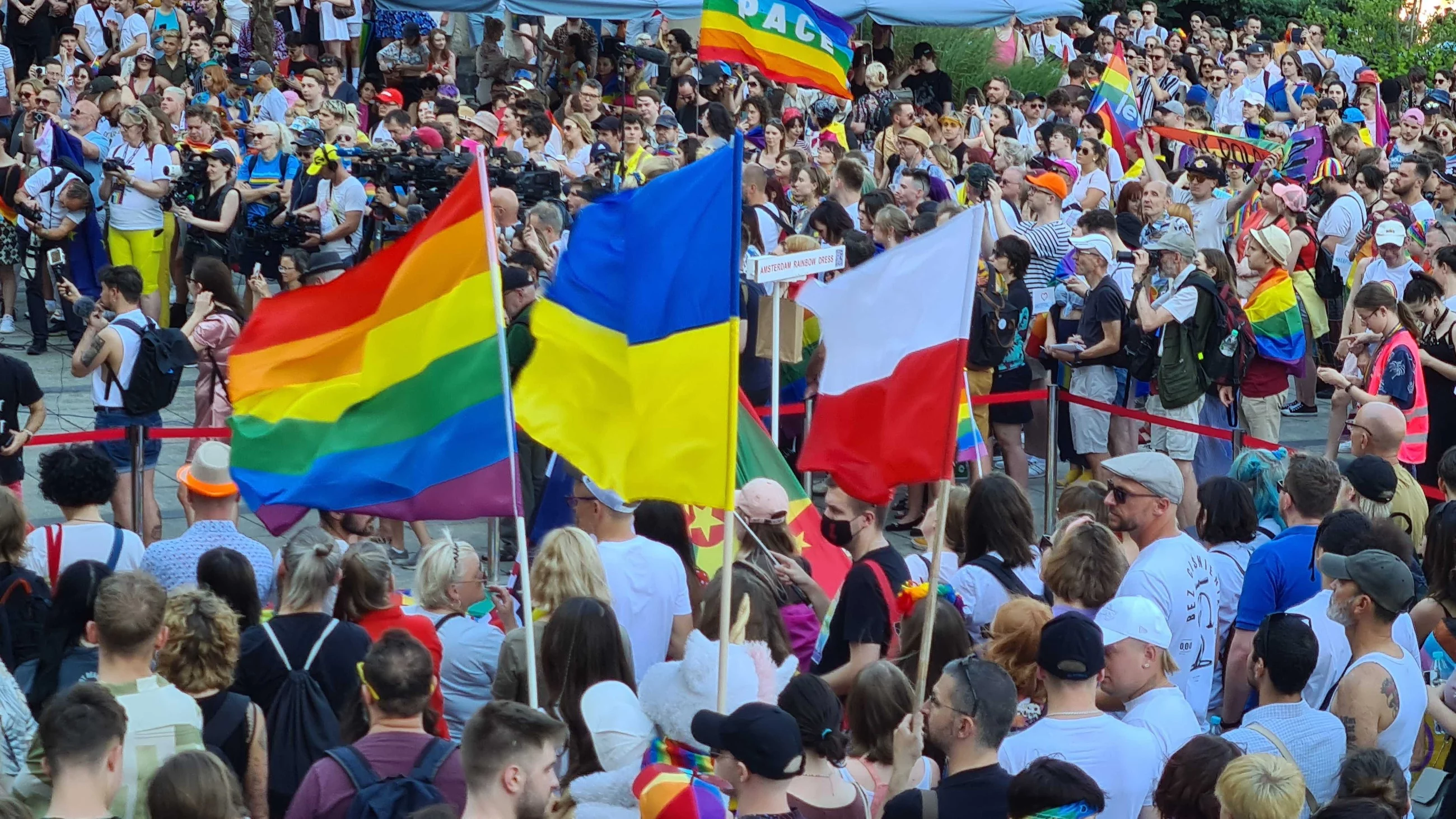 Tłumy ludzi na Paradzie Równości w Warszawie