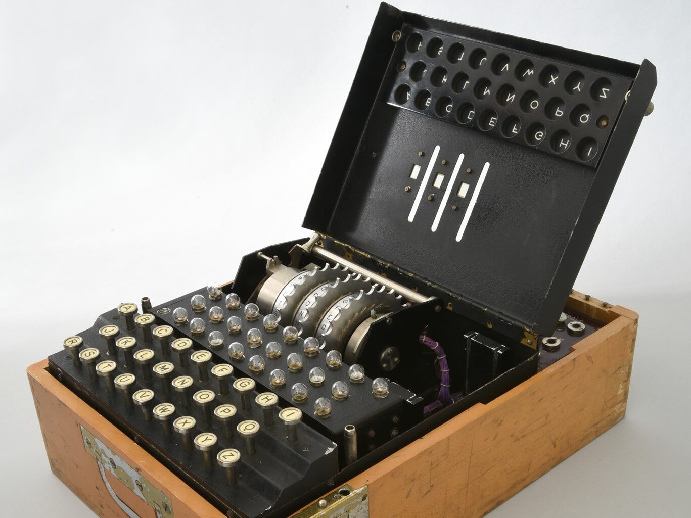 „Rätsel. Rätsel gelöst“.  Einzigartige polnische Enigma-Replik in Ausstellung – Eine historische Kuriosität