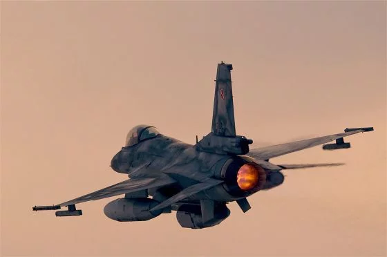 F-16