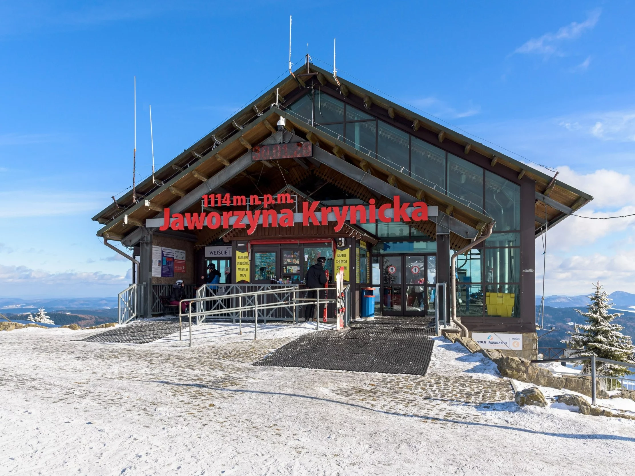 Promocje na karnety i nowa atrakcja. Nadchodzi otwarcie sezonu zimowego w Polsce