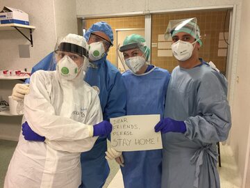 Polsko-włloska ekipa lekarzy apeluje ze szpitala: Zostańcie w domu!