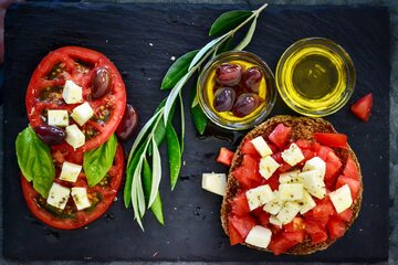 Pomidory, oliwa, feta