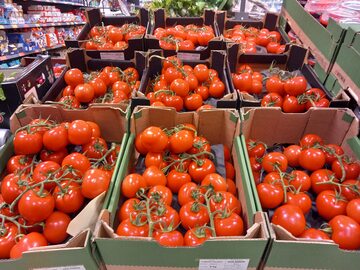 Pomidory w dyskoncie. Niskie ceny zaskoczyły klientów