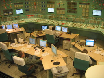 Pomieszczenie kontrolne elektrowni w Paks