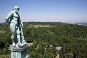 Pomnik Herkulesa w parku krajobrazowym Wilhelmshöhe