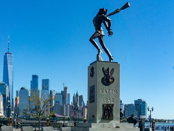 Pomnik katyński w Jersey City w USA