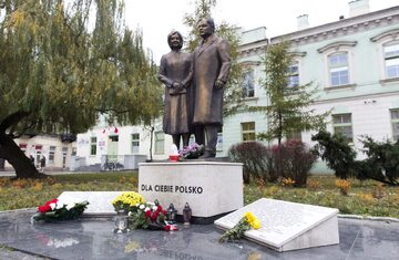 Pomnik Lecha i Marii Kaczyński w Radomiu