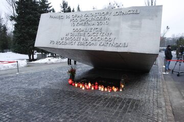 Pomnik ofiar katastrofy smoleńskiej na Powązkach