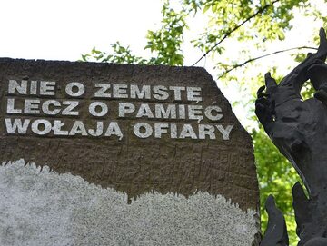 Pomnik ofiar rzezi wołyńskiej na Cmentarzu Rakowickim w Krakowie