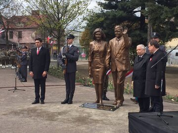 Pomnik pary prezydenckiej w Białej Podlaskiej