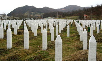 Pomnik poświęcony pamięci ofiar w Srebernicy