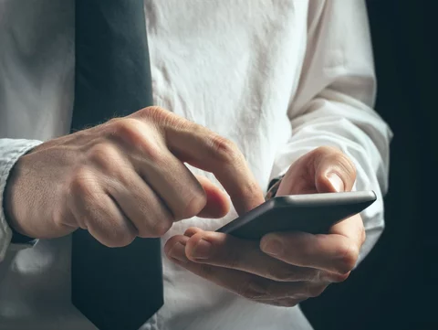 telefon, sms (fot. Fotolia.pl/igor)