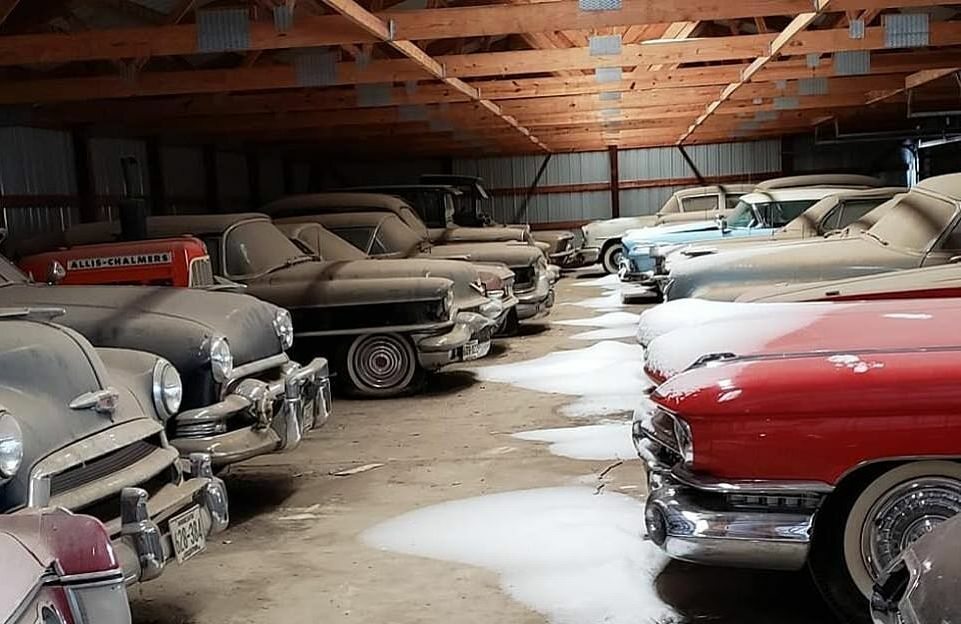 Zabytkowe samochody na aukcji. Cadillc, Ford, Buick i inne