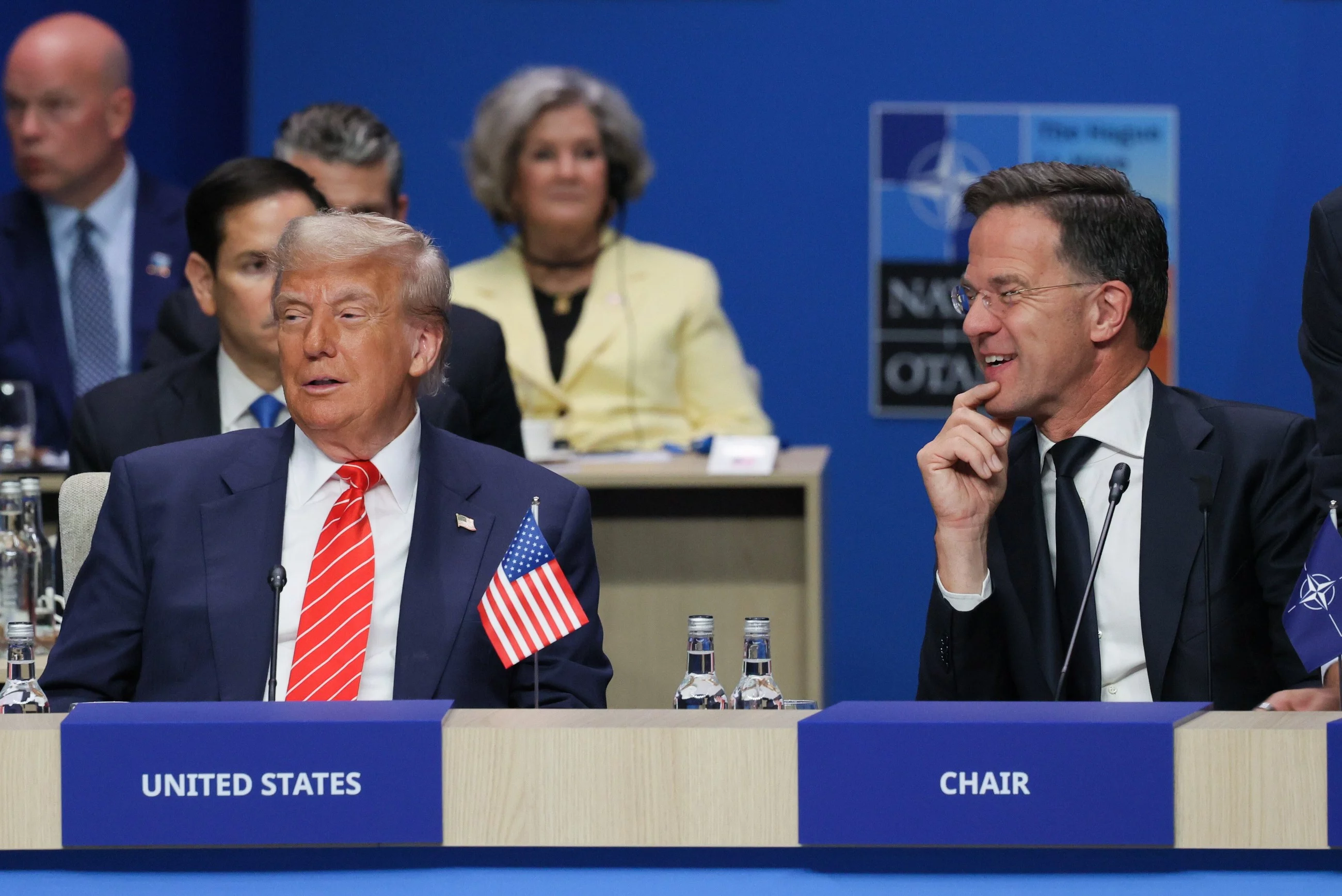 Prezydent USA Donald Trump i sekretarz generalny NATO Mark Rutte  podczas szczytu NATO w Hadze