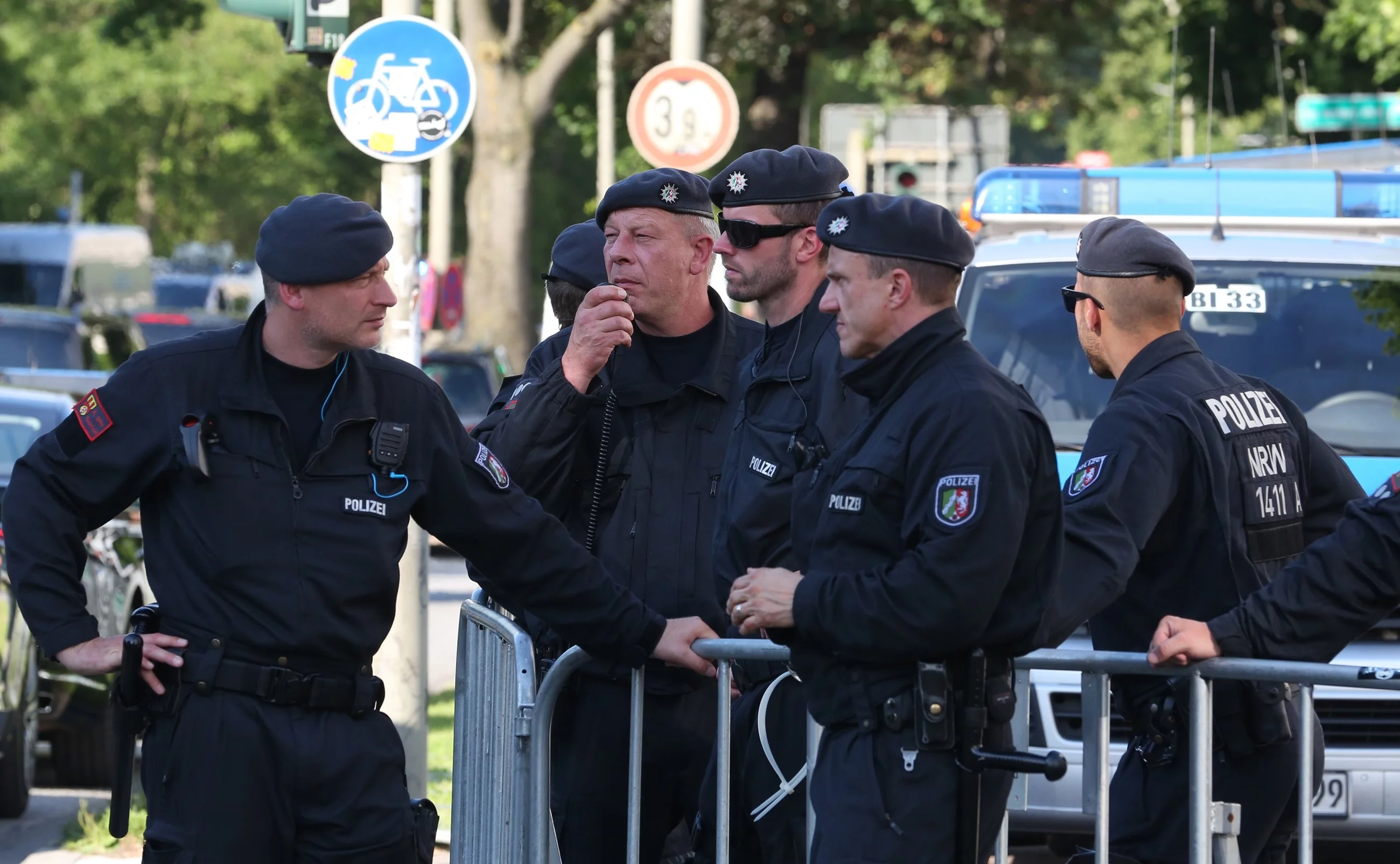 Policja ochraniająca szczyt G20 w Hamburgu