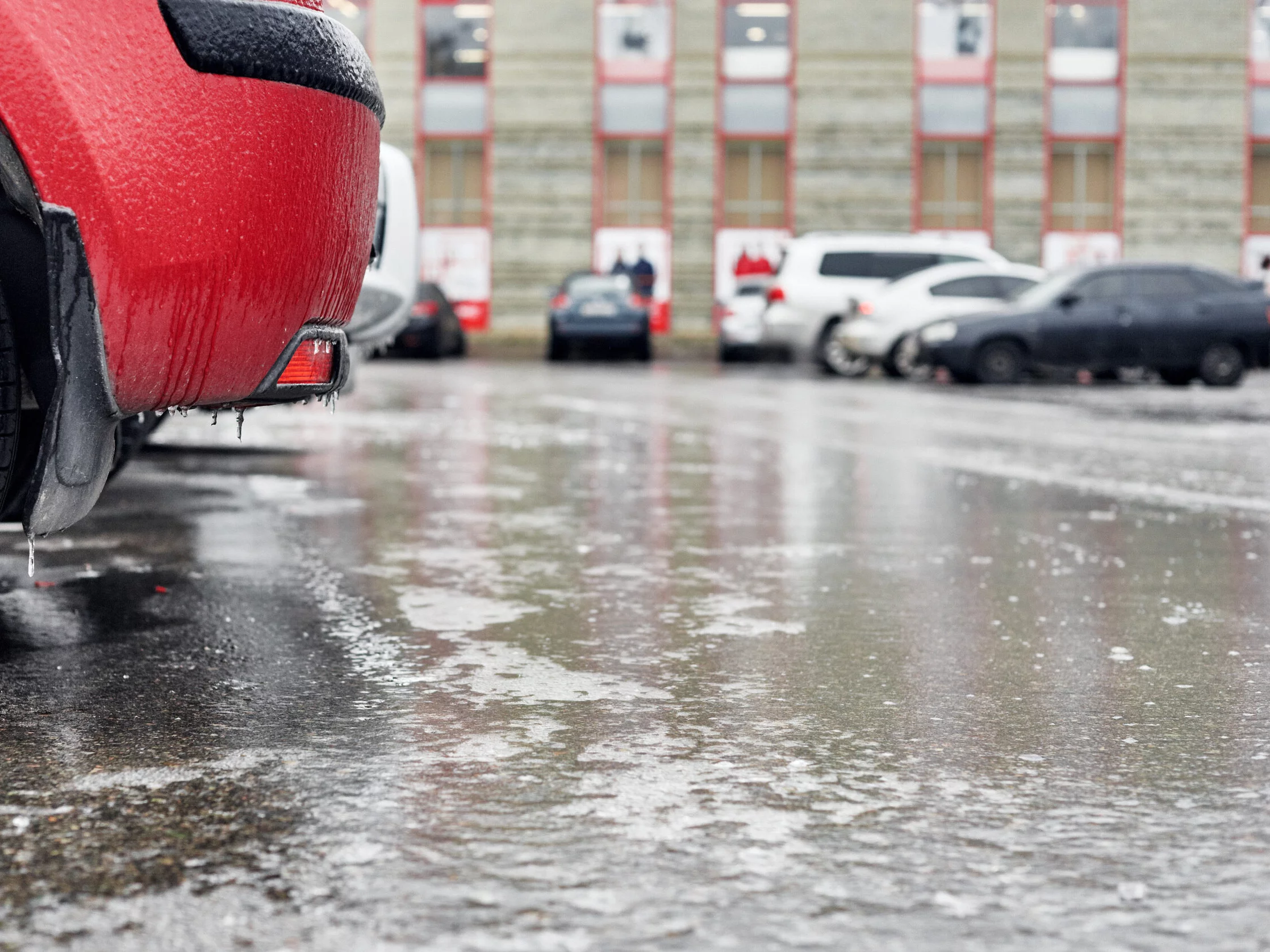 Poranek pełen zagrożeń. IMGW wydał szereg alertów