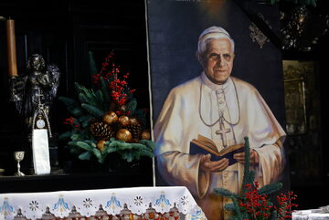 Portret Benedykta XVI w jednym z polskich kościołów