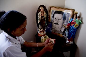 Portret Pablo Escobara w jednym z domów w Medellin