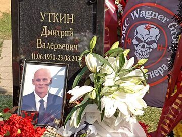 Portret współzałożyciela i dowódcy wojskowego Grupy Wagner, Dmitrija Utkina na cmentarzu w Mytiszczi pod Moskwą