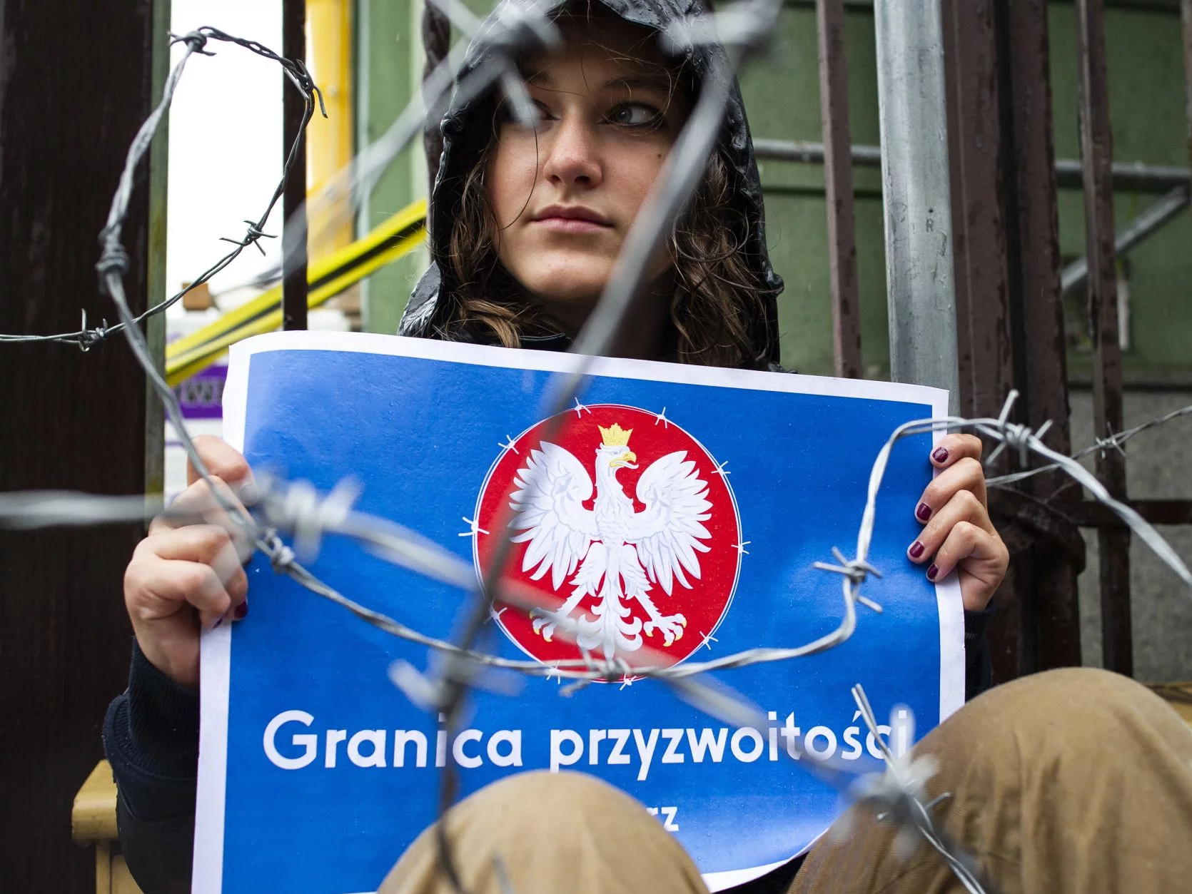 Aktywistka protestująca przeciwko działaniom na granicy