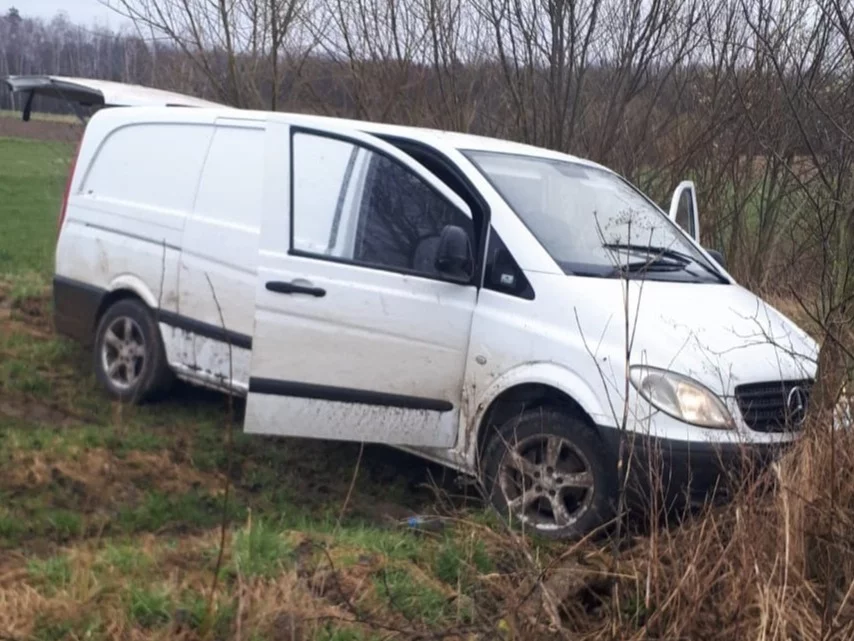 Auto przy granicy polsko-białoruskiej