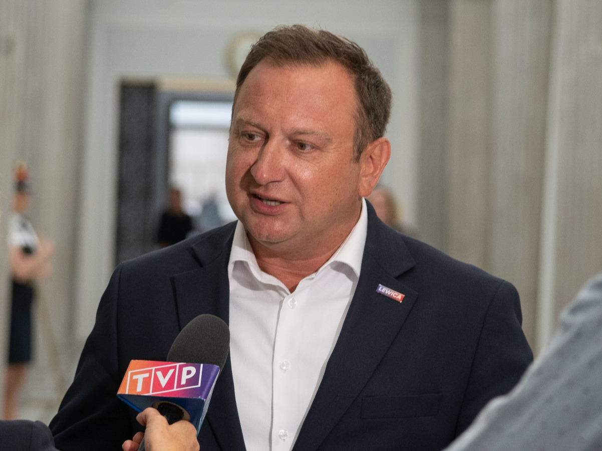 Poseł o biesiadowaniu polityków PiS. „Po co tak ściemniać ludziom”