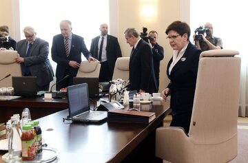 Posiedzenie rządu. Beata Szydło w otoczeniu ministrów