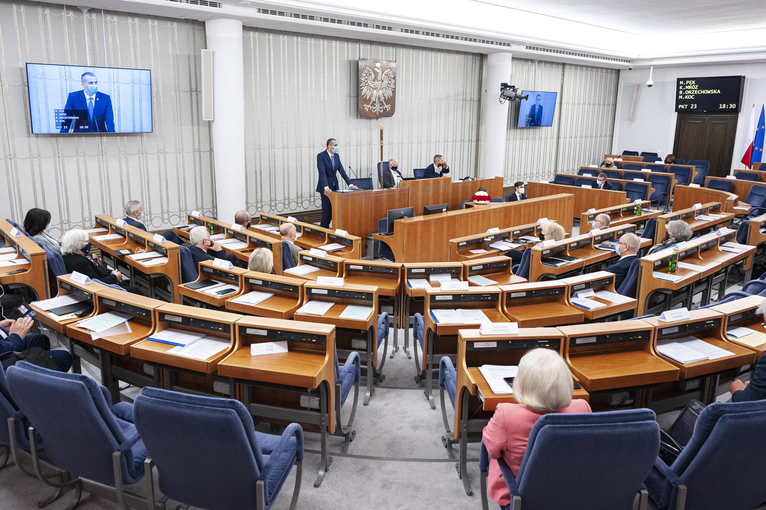 PiS wygrywa głosowanie w Senacie. Trzech senatorów opozycji głosowało z PiS, w tym jeden z KO