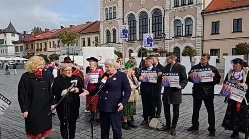 Małgorzata Pępek zjawiła się na konferencji Beaty Kempy i Beaty Białowąs