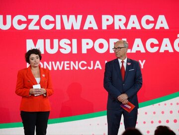 Posłanka Lewicy Anna Maria Żukowska i współprzewodniczący Nowej Lewicy Włodzimierz Czarzasty podczas konwencji programowej