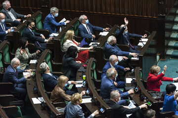Posłowie podczas posiedzenia w Sejmie, zdj. ilustracyjne
