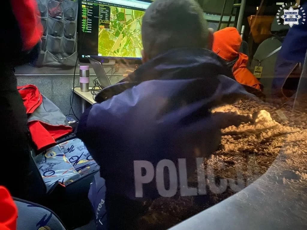 Policjanci w trakcie poszukiwań 14-latki