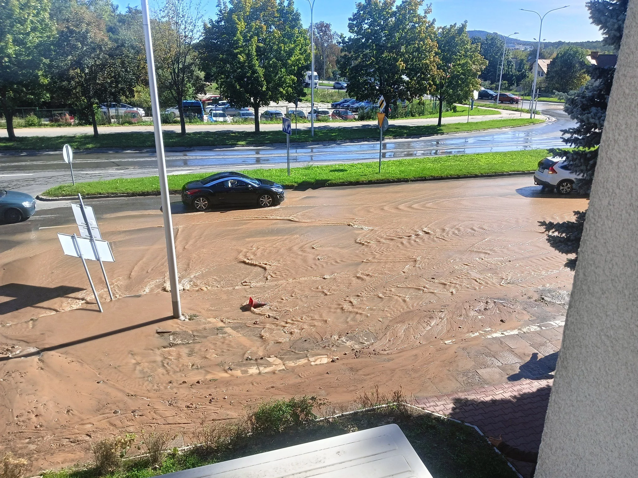 Awaria magistrali przy budynku MPK Kielce