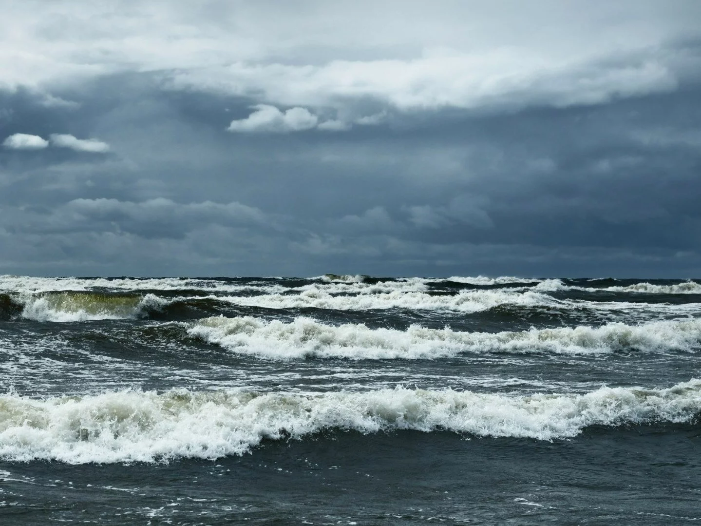 Groźny sztorm na Bałtyku. Akcja ratunkowa w Zatoce Gdańskiej