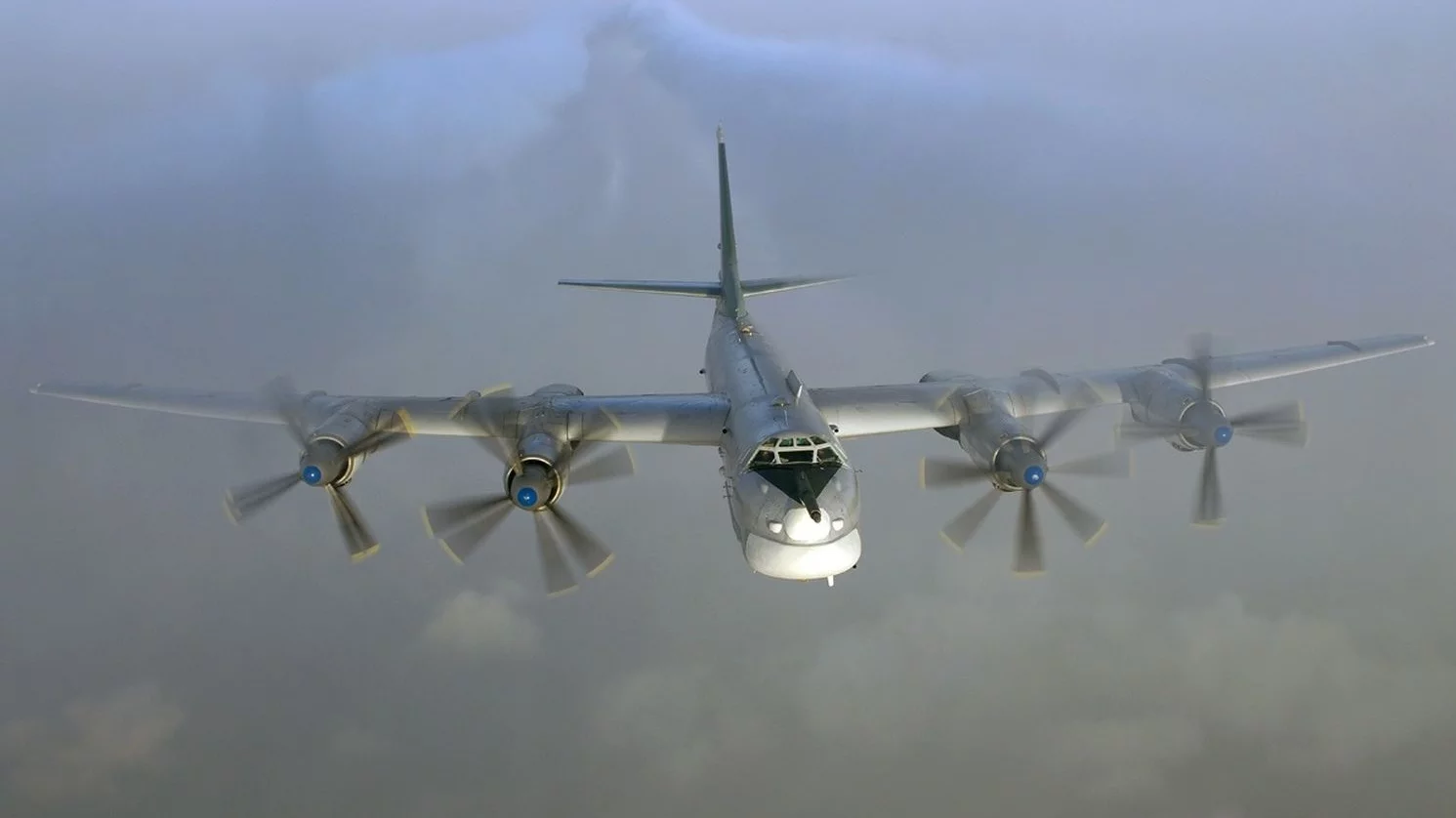 Rosyjski Tu-95MC w locie