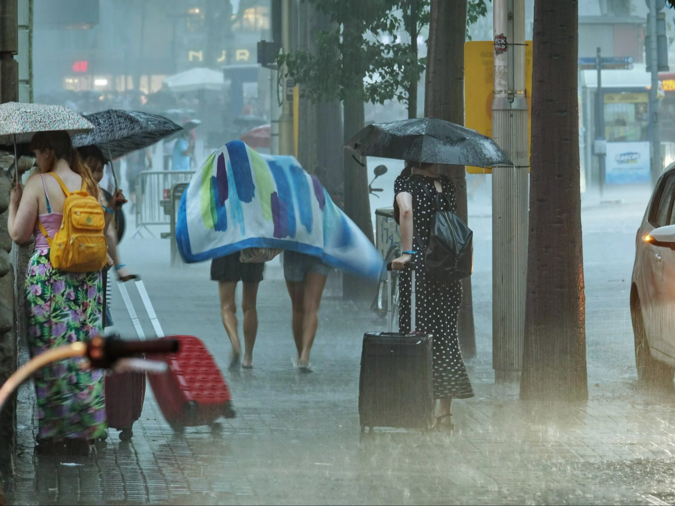 Odwołano loty i pociągi. Turyści w Barcelonie mieli poważne problemy