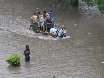 Powodzie w Pakistanie po przejściu monsunu