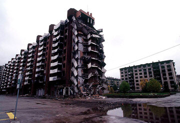 Powojenne zniszczenia w Sarajewie