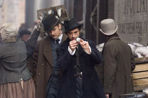 Jude Law i Robert Downey Jr. w filmie „Sherlock Holmes” (2009)