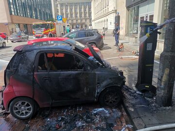 Pożar auta elektrycznego w Warszawie