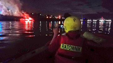 Pożar barki w Warszawie