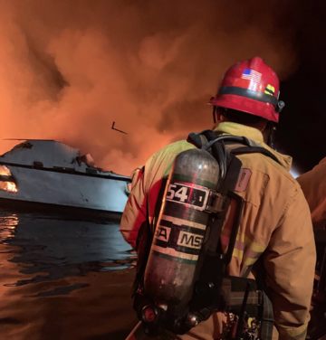Pożar łodzi u wybrzeży Kalifornii