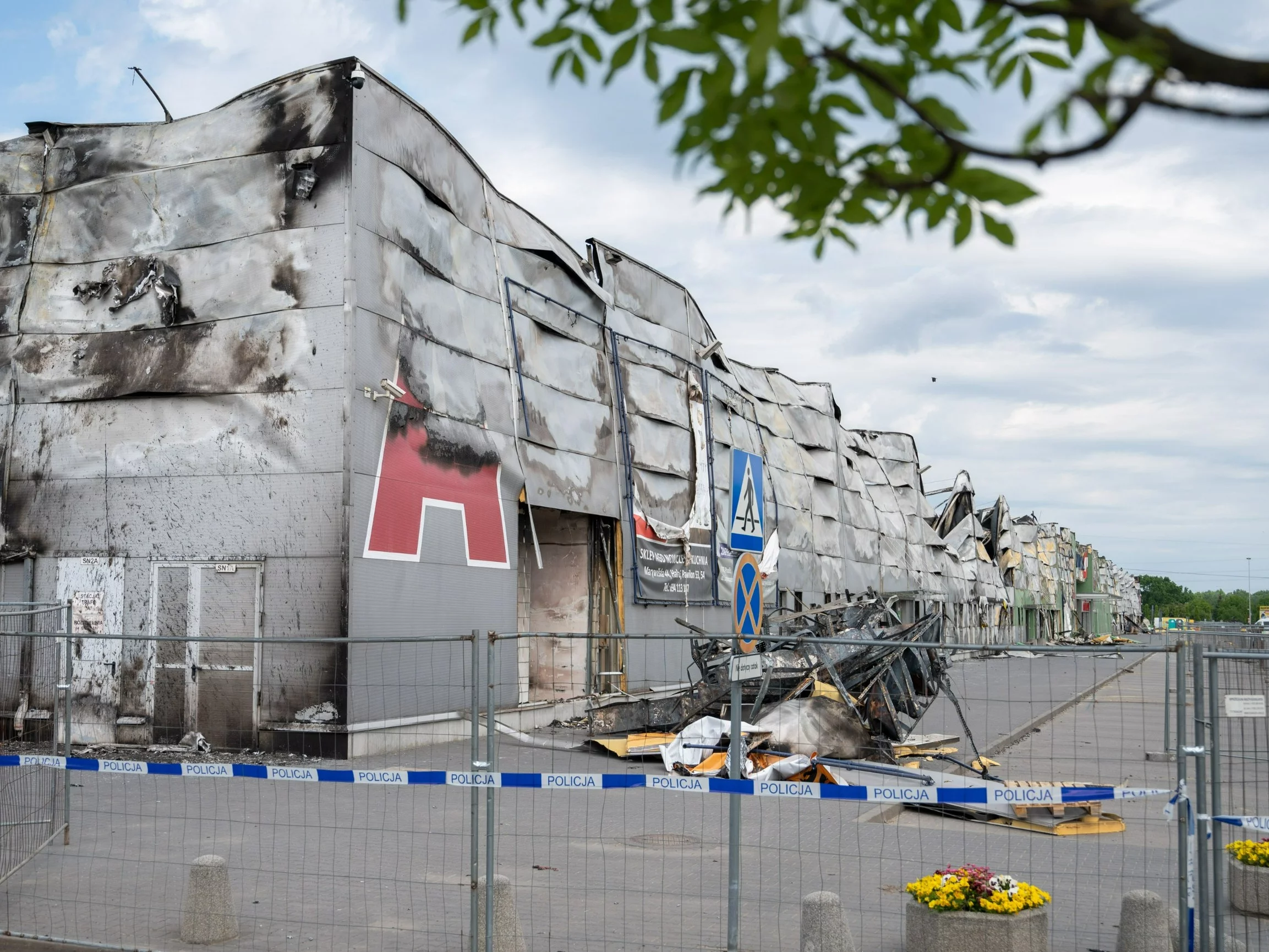 Zniszczenia po pożarze na Marywilskiej