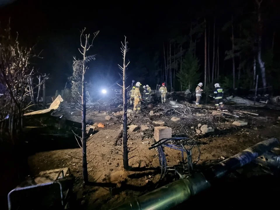 Zgliszcza na polu kempingowym w Siemianach