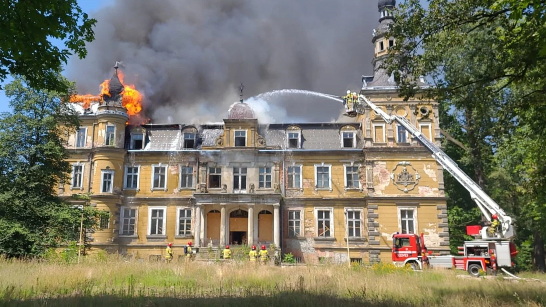 Pożar pałacu w Jelczu-Laskowicach