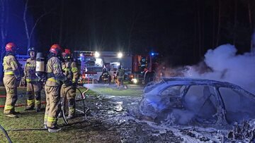Pożar samochodu, zdjęcie ilustracyjne