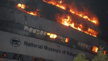 Pożar w Muzeum Historii Naturalnej