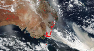 Pożary w Australii. Zdjęcie satelitarne opublikowane przez NASĘ